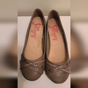 Jellypop memory foam flats size 8.5m grey/tan distressed never been worn